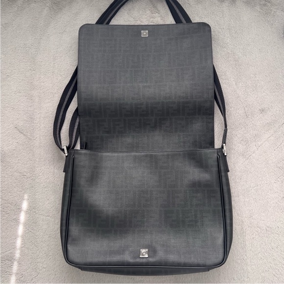 Fendi Zucca messenger bag - Picture 2 of 13